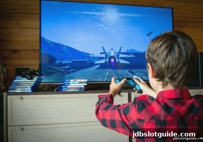 jdb电子游戏官网：欧冠直播与游戏界面融合的设计革新